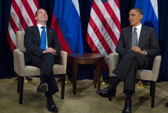 Dmitry Medvedev holds bilateral meetings at APEC summit