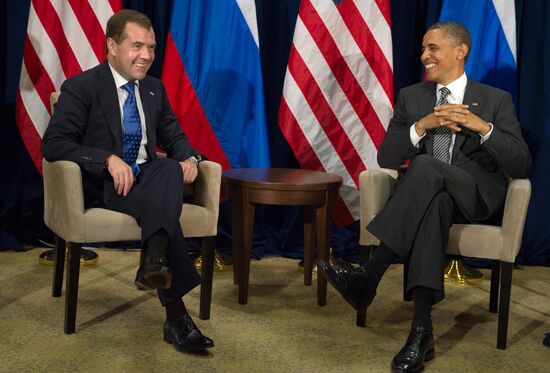 Dmitry Medvedev holds bilateral meetings at APEC summit