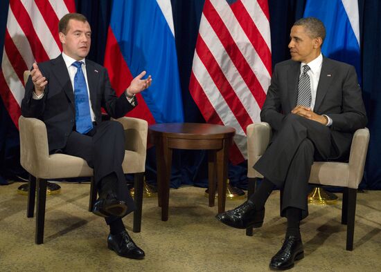 Dmitry Medvedev holds bilateral meetings at APEC summit
