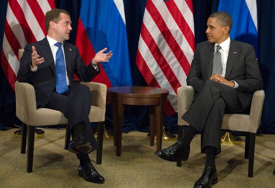 Dmitry Medvedev holds bilateral meetings at APEC summit