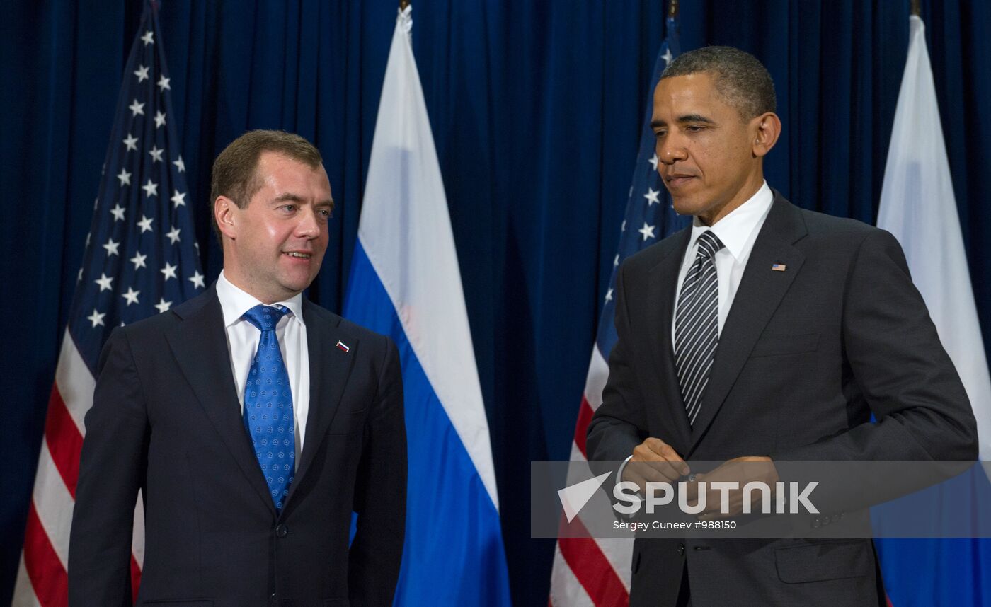 Dmitry Medvedev holds bilateral meetings at APEC summit