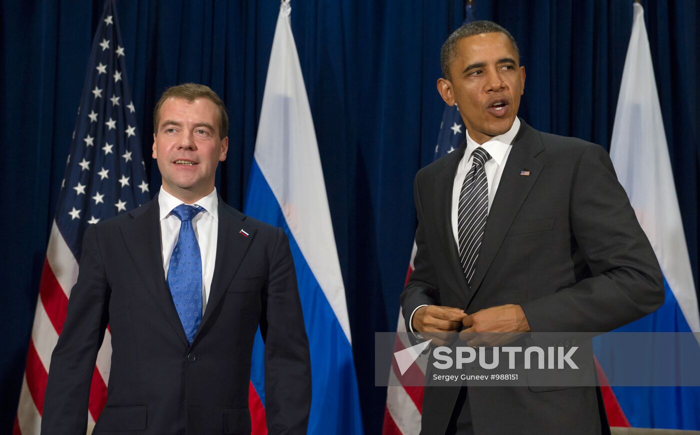 Dmitry Medvedev holds bilateral meetings at APEC summit