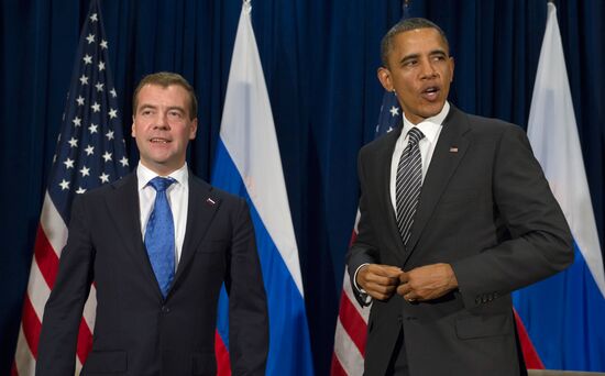 Dmitry Medvedev holds bilateral meetings at APEC summit