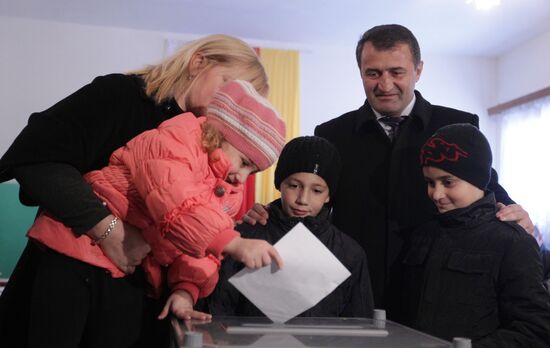 South Ossetia votes in presidential election