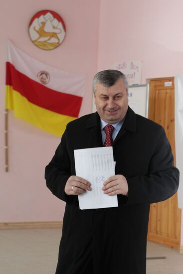 South Ossetia votes in presidential election