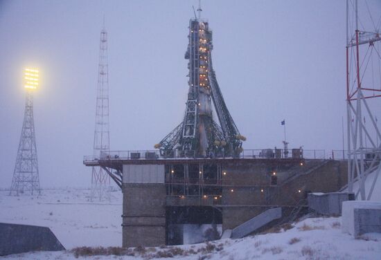 Launch of Soyuz TMA-22 with crew of 29th/30th expedition to ISS