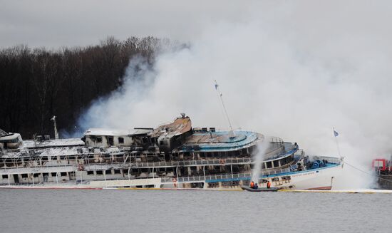 Fire on board the triple-deck boat "Sergei Abramov" in Moscow