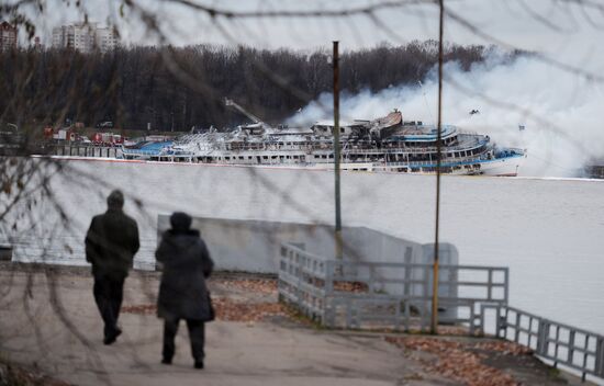 Fire on board the triple-deck boat "Sergei Abramov" in Moscow