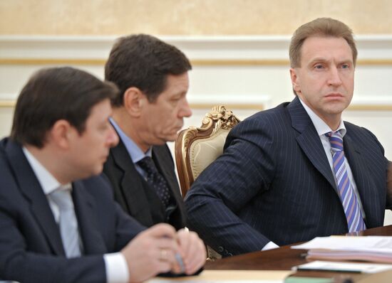 Vladimir Putin chairs government presidium meeting