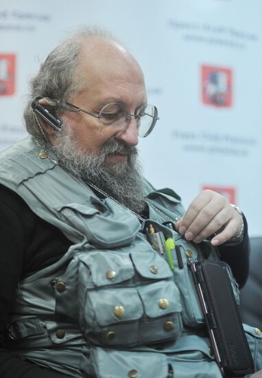 News conference by Alexei Mitrofanov and Anatoly Wasserman