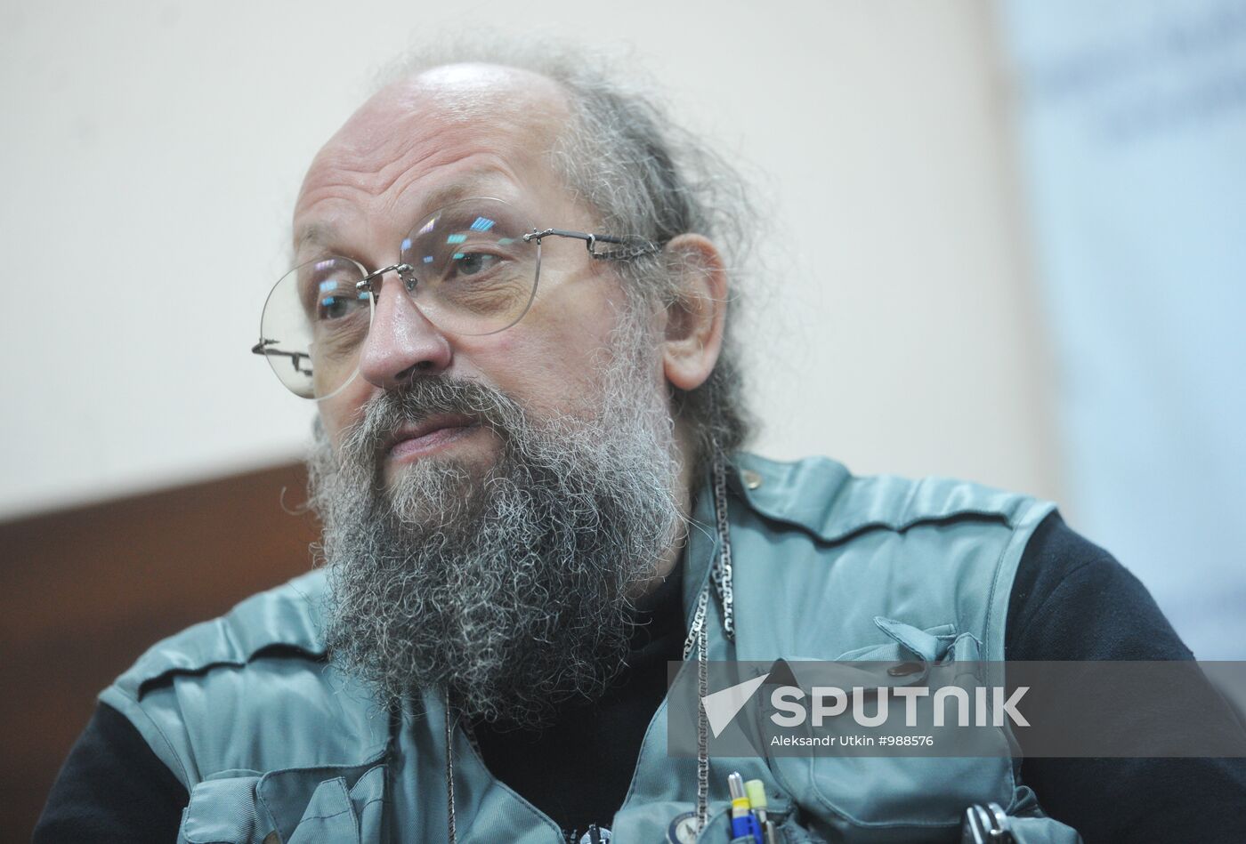News conference by Alexei Mitrofanov and Anatoly Wasserman