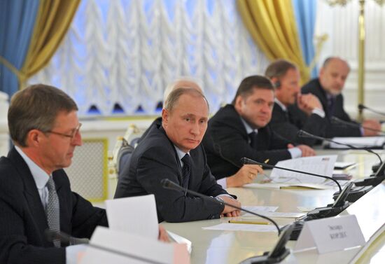 Vladimir Putin meets with German business leaders