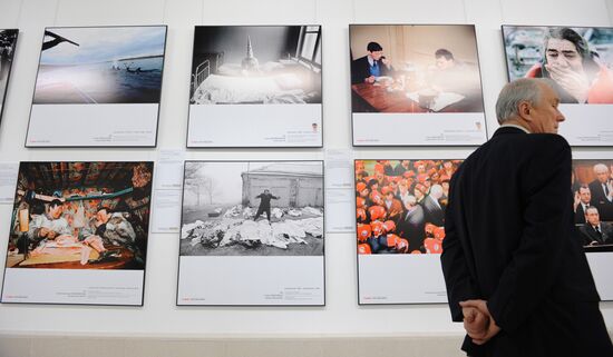 Exhibition of photos by World Press Photo 1955-2010 winners