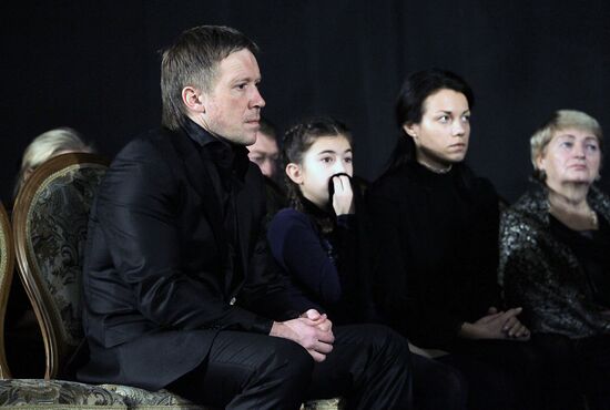 Paying last respects to actor Lev Borisov