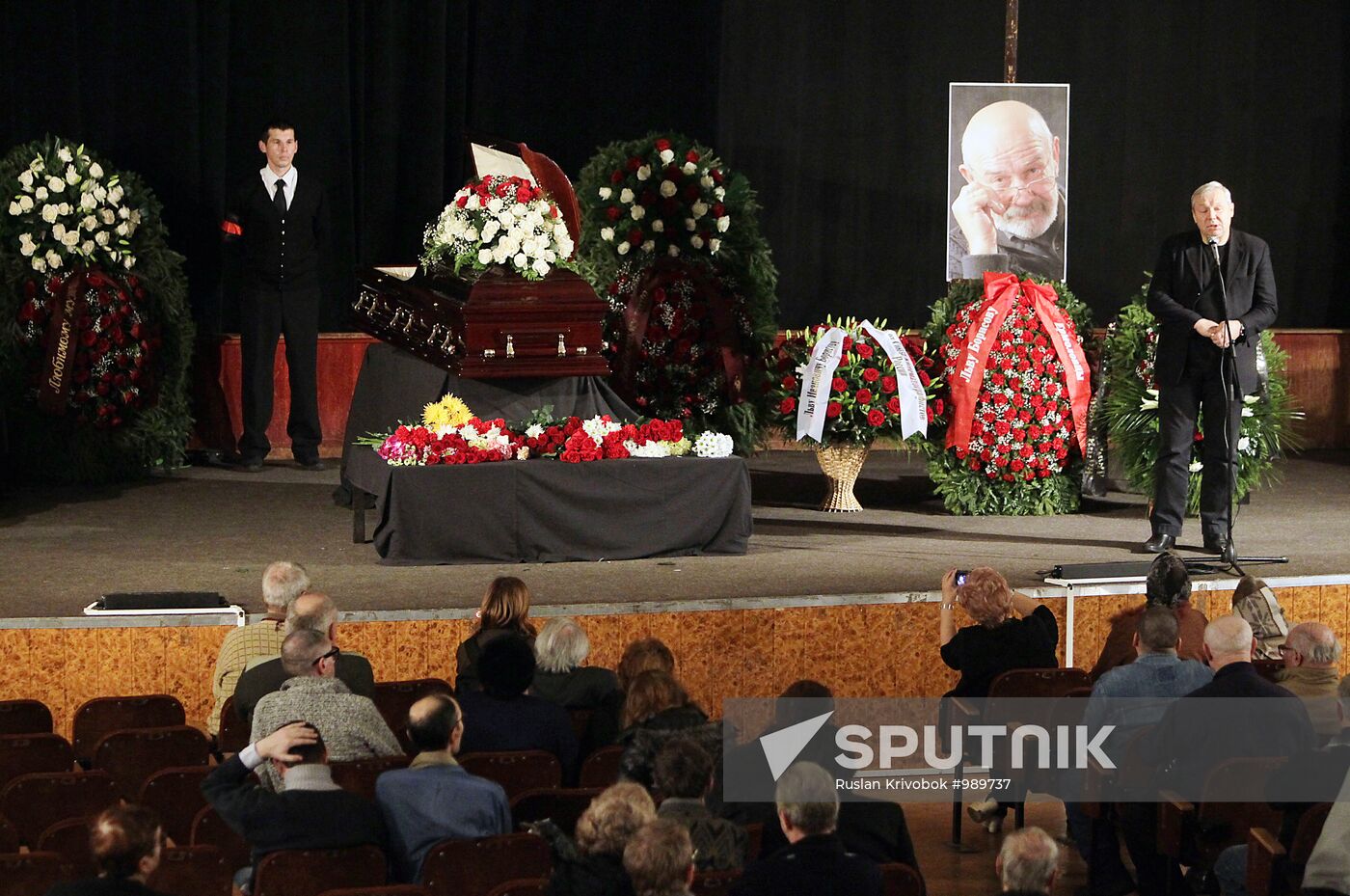 Paying last respects to actor Lev Borisov