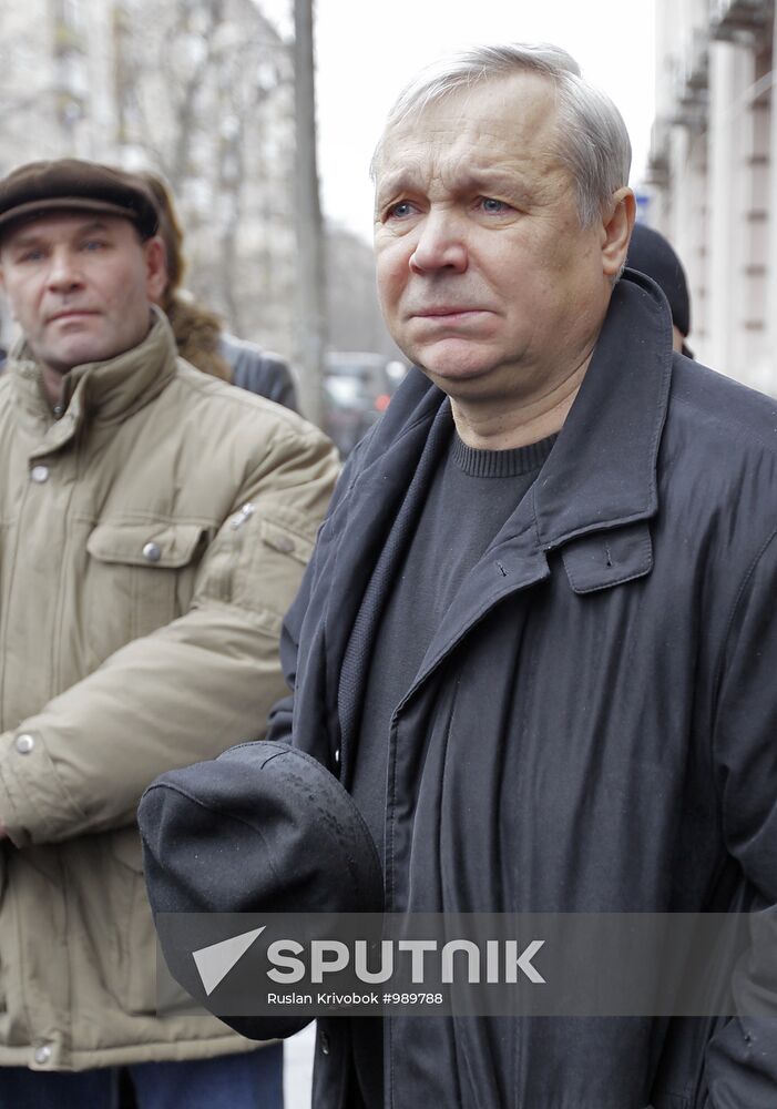 Paying last respects to actor Lev Borisov