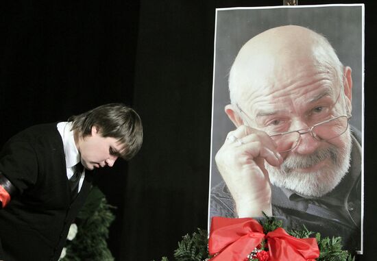 Paying last respects to actor Lev Borisov