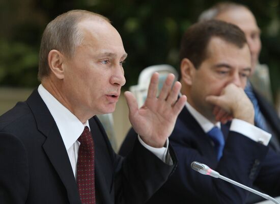 Dmitry Medvedev, Vladimir Putin meet with veterans
