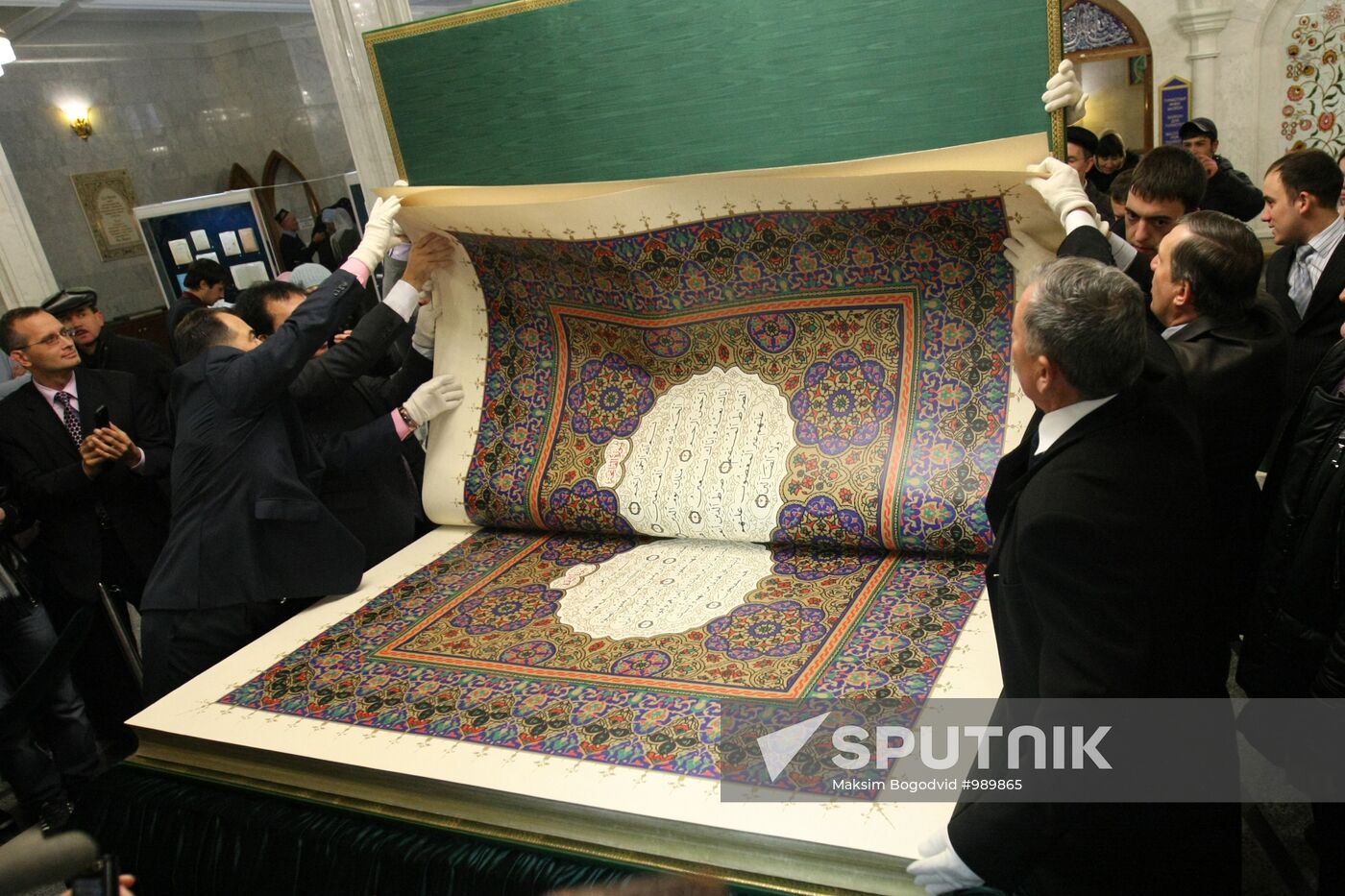 World's largest Koran arrives in Kazan from Italy