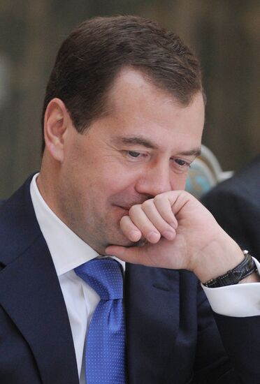 Dmitry Medvedev, Vladimir Putin meet with veterans