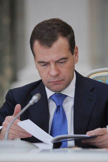 Dmitry Medvedev, Vladimir Putin meet with veterans