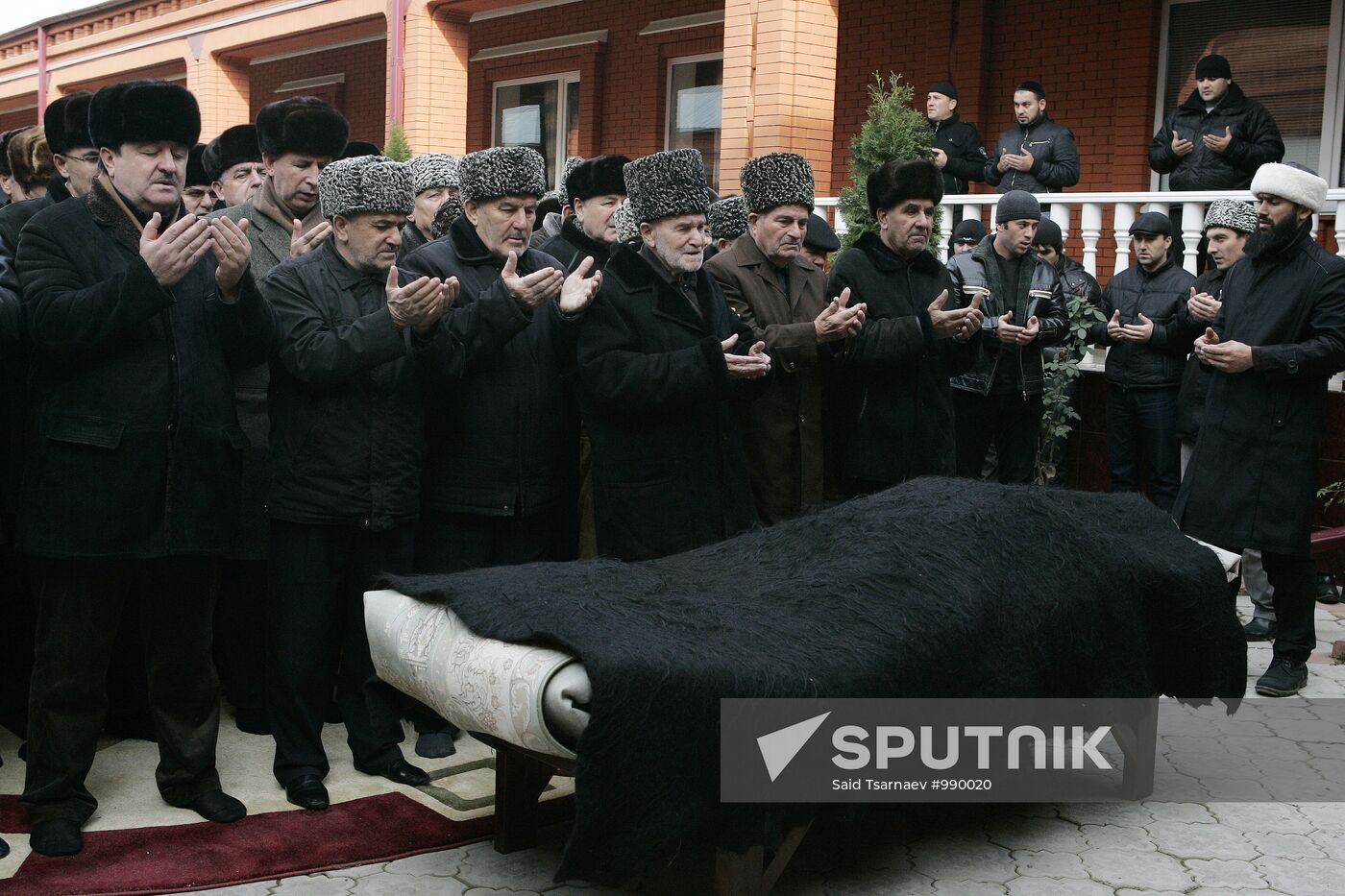 Funeral of Chechen poet Ruslan Akhtakhanov