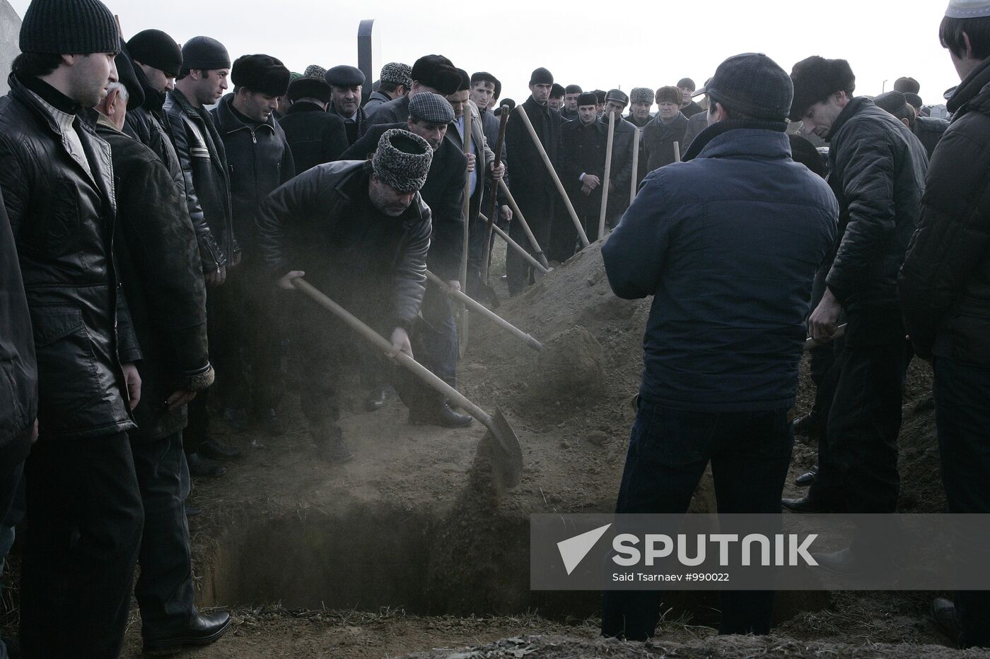 Funeral of Chechen poet Ruslan Akhtakhanov