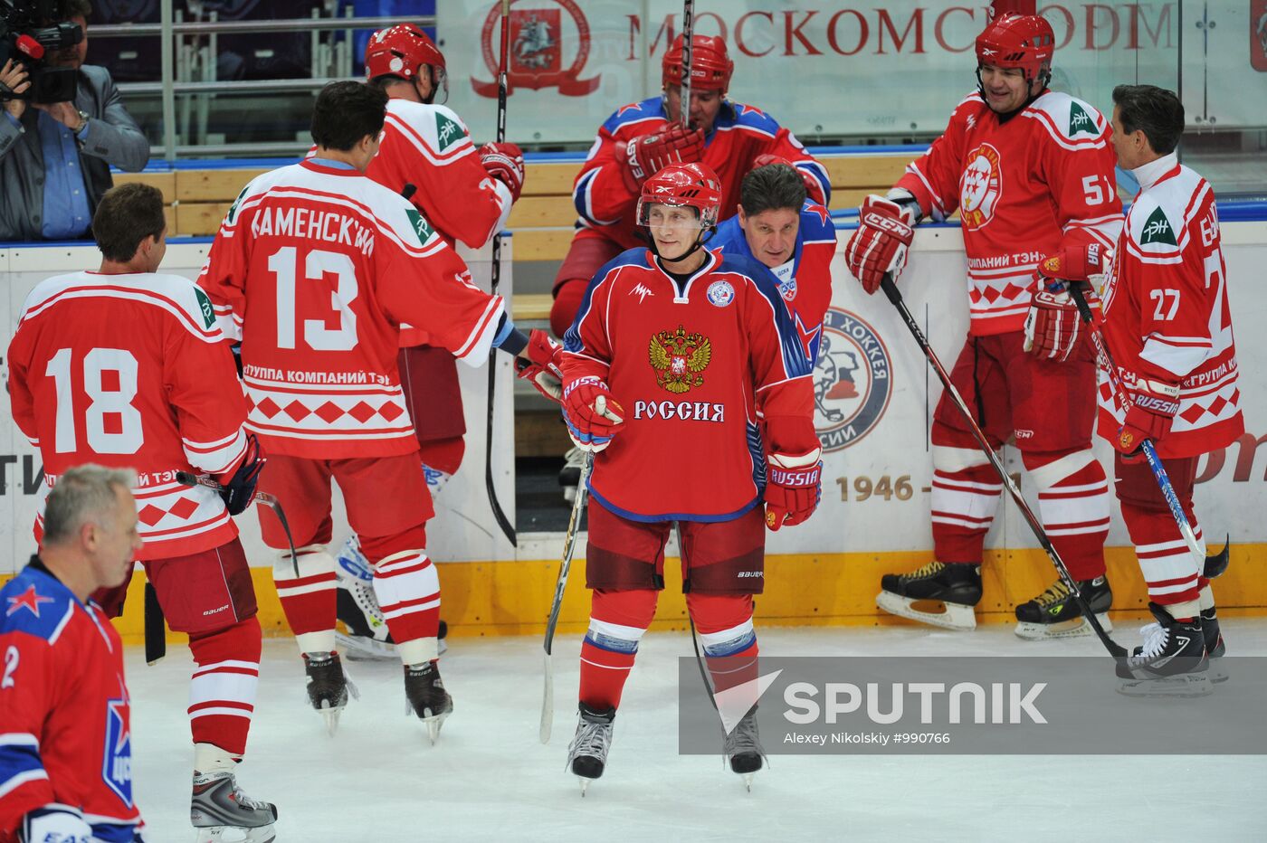 V. Putin joins training session of "Legends of USSR Hockey" club