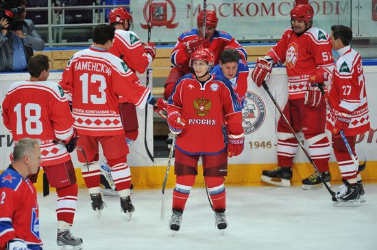V. Putin joins training session of "Legends of USSR Hockey" club