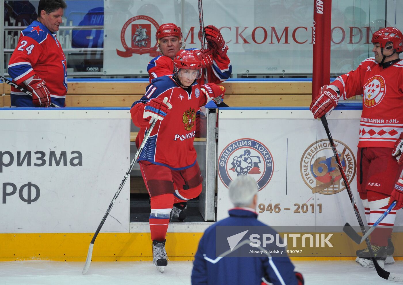 V. Putin joins training session of "Legends of USSR Hockey" club