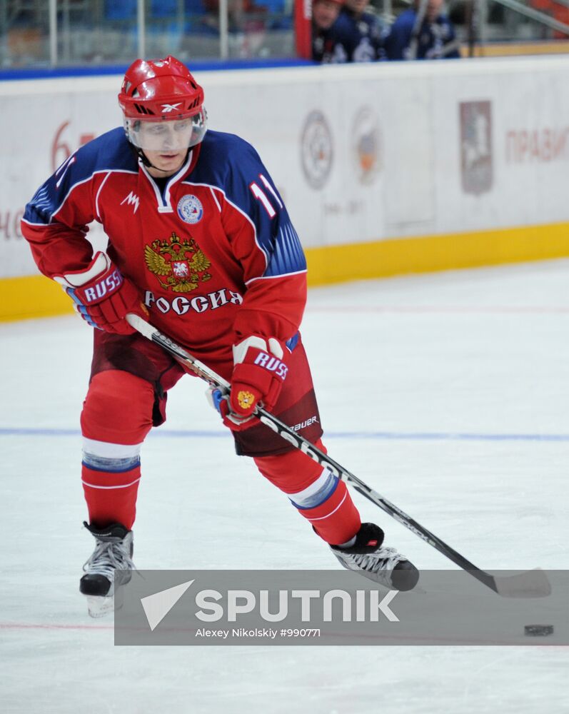 V. Putin joins training session of "Legends of USSR Hockey" club