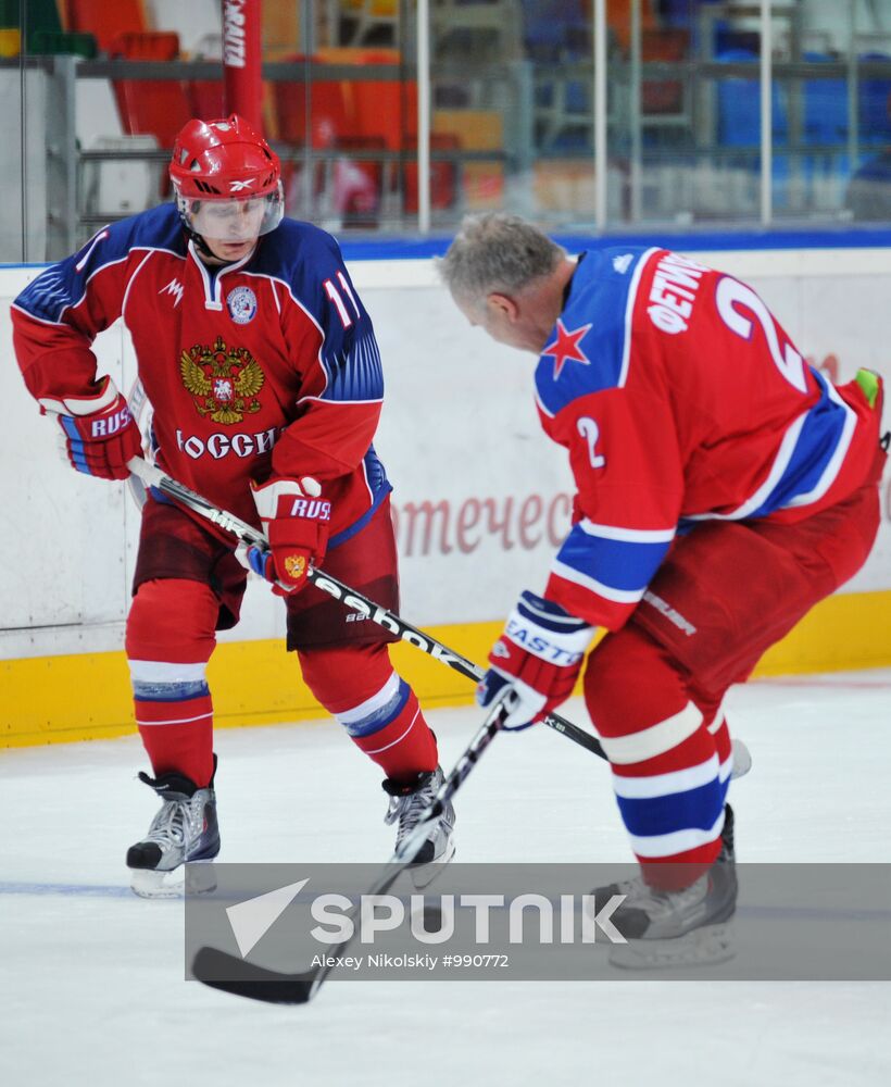 V. Putin joins training session of "Legends of USSR Hockey" club