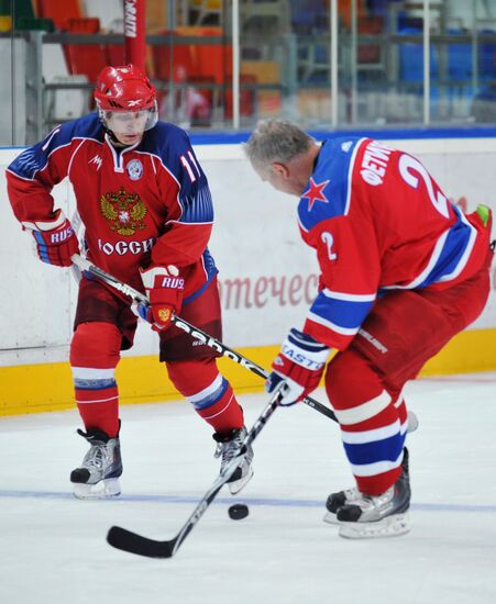 V. Putin joins training session of "Legends of USSR Hockey" club