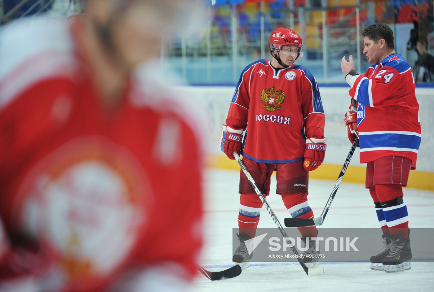 V. Putin joins training session of "Legends of USSR Hockey" club