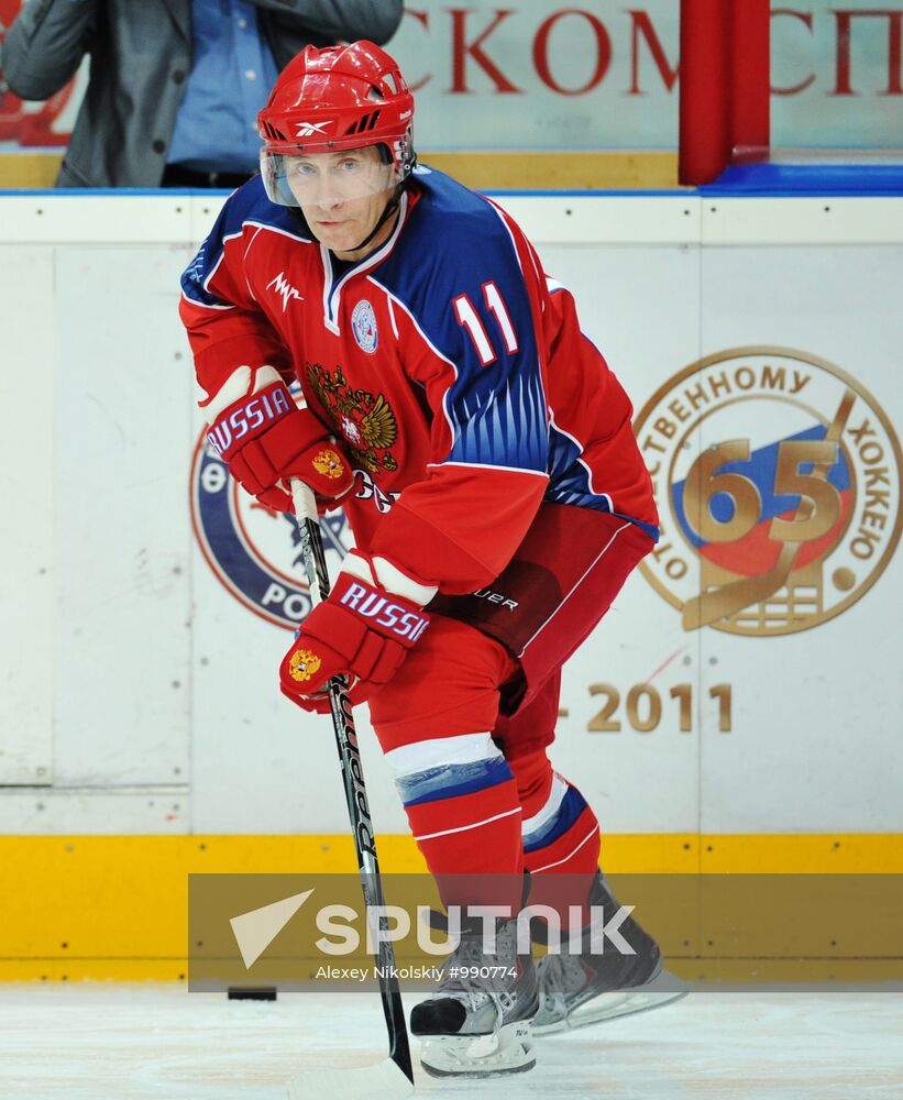 V. Putin joins training session of "Legends of USSR Hockey" club