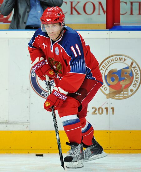 V. Putin joins training session of "Legends of USSR Hockey" club