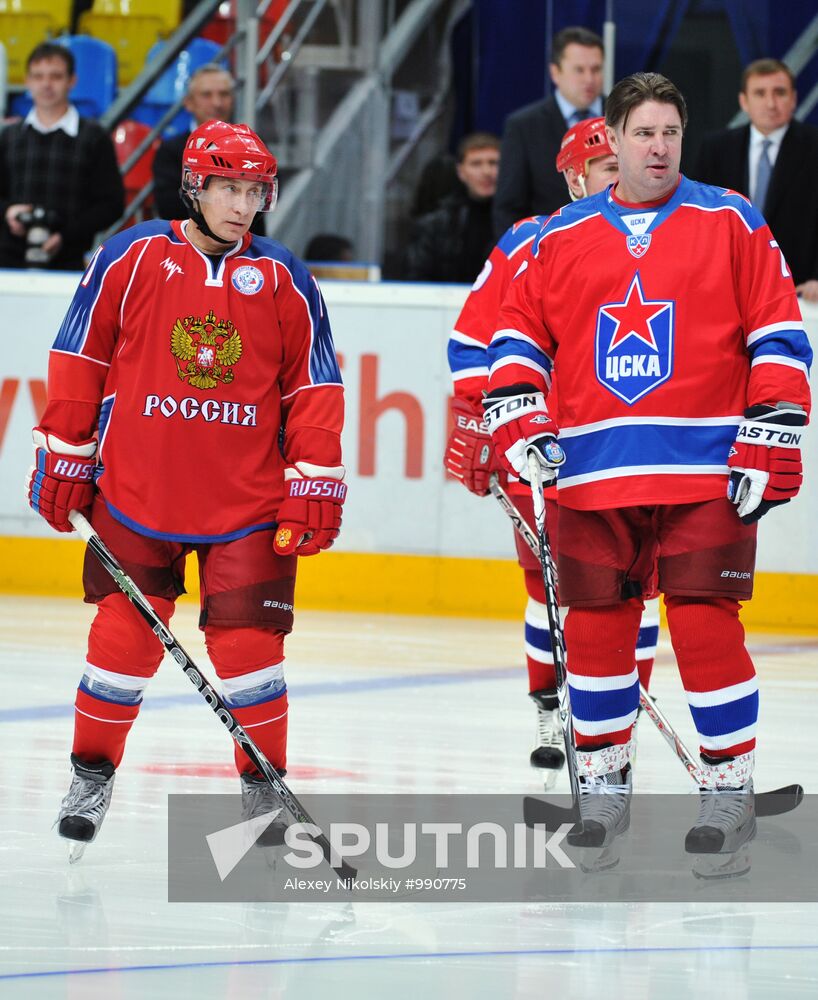 V. Putin joins training session of "Legends of USSR Hockey" club