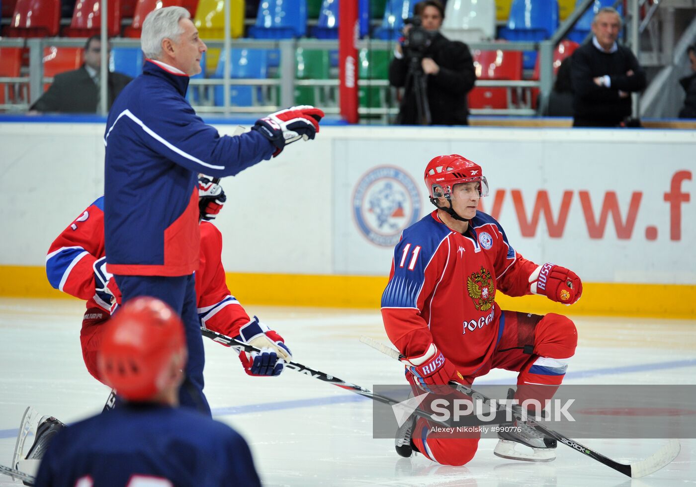 V. Putin joins training session of "Legends of USSR Hockey" club