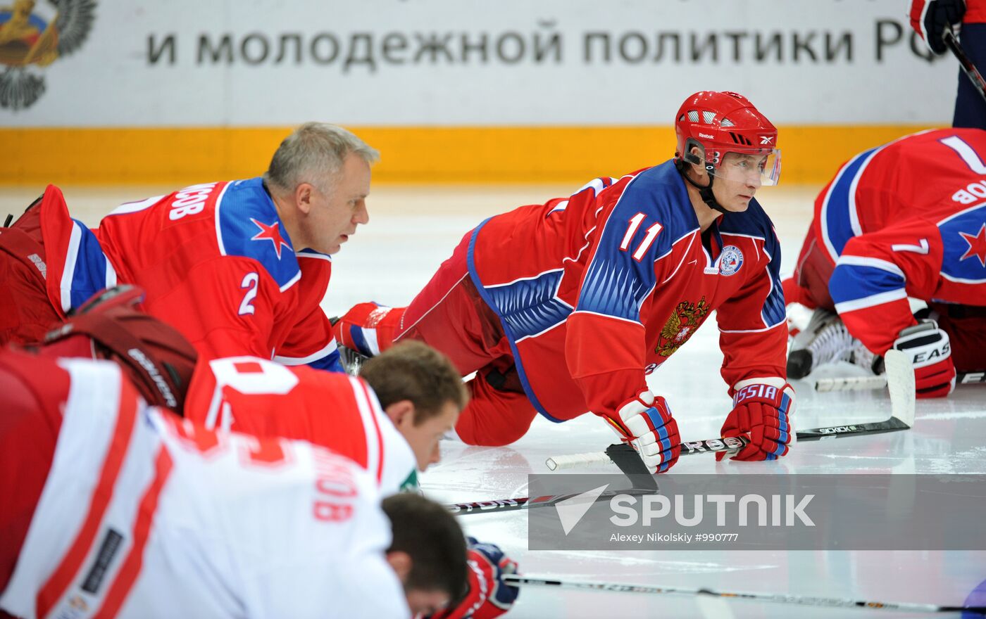 V. Putin joins training session of "Legends of USSR Hockey" club