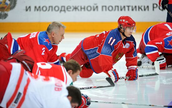 V. Putin joins training session of "Legends of USSR Hockey" club