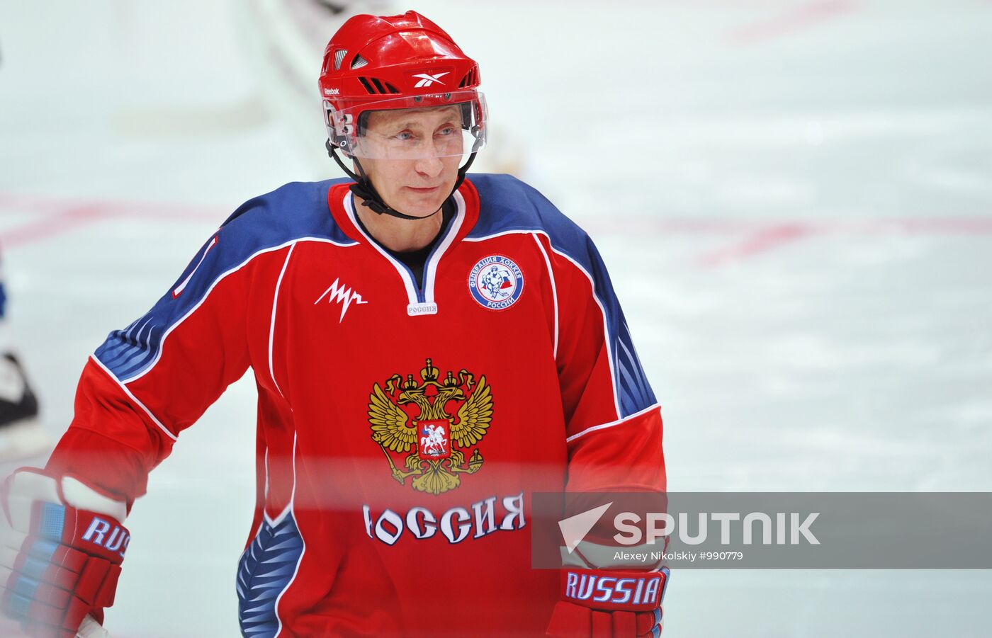 V. Putin joins training session of "Legends of USSR Hockey" club