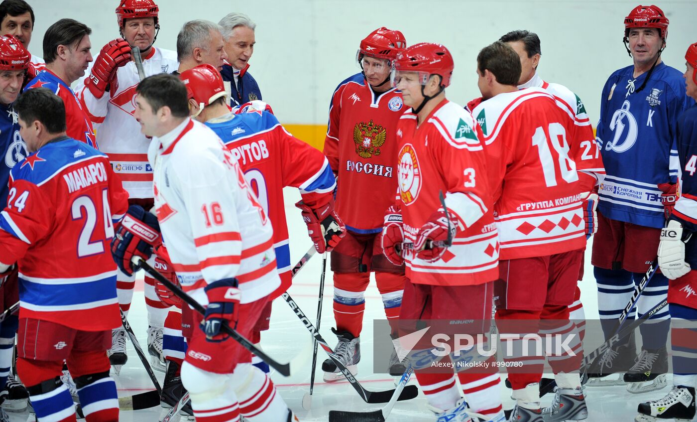 V. Putin joins training session of "Legends of USSR Hockey" club