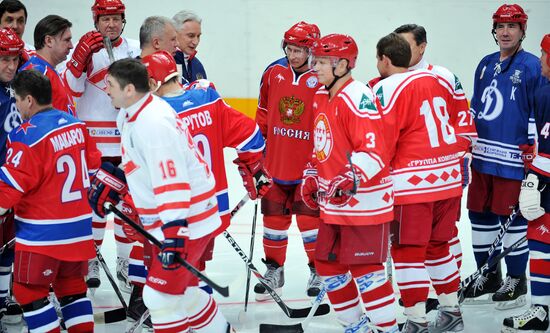 V. Putin joins training session of "Legends of USSR Hockey" club