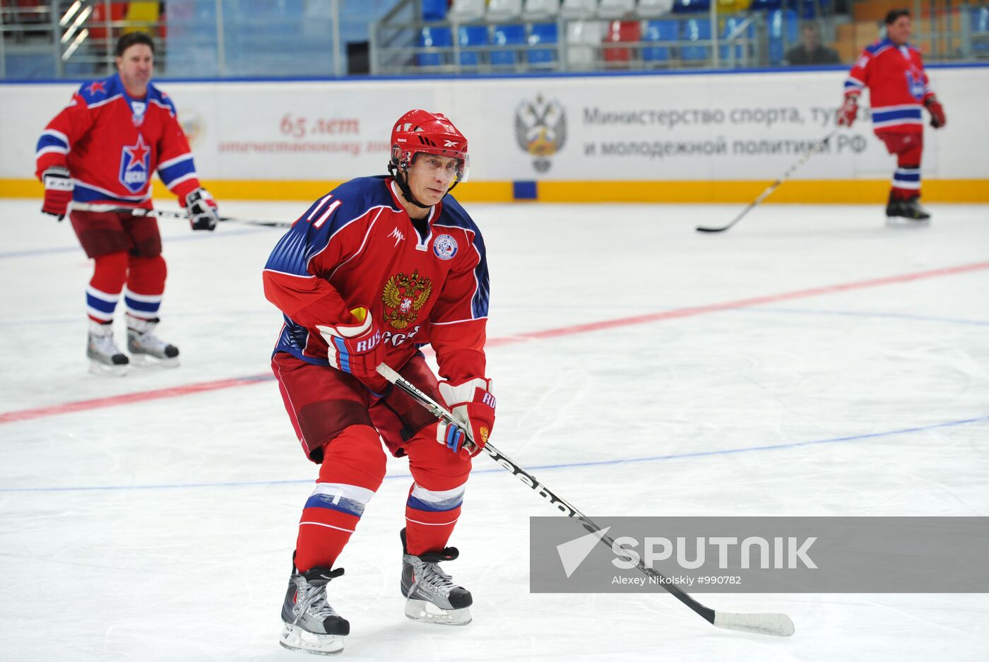 V. Putin joins training session of "Legends of USSR Hockey" club