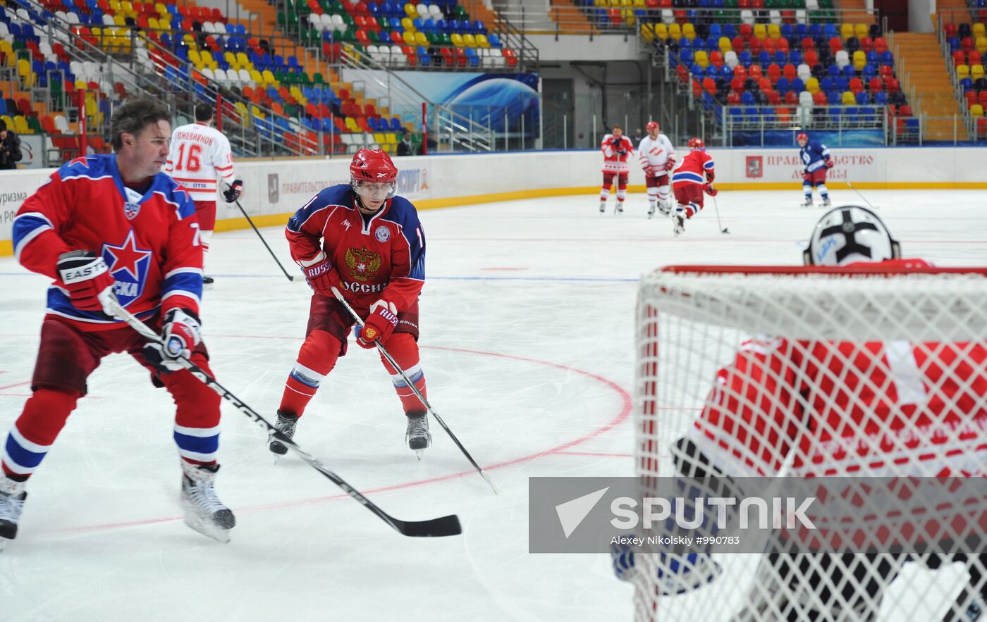 V. Putin joins training session of "Legends of USSR Hockey" club