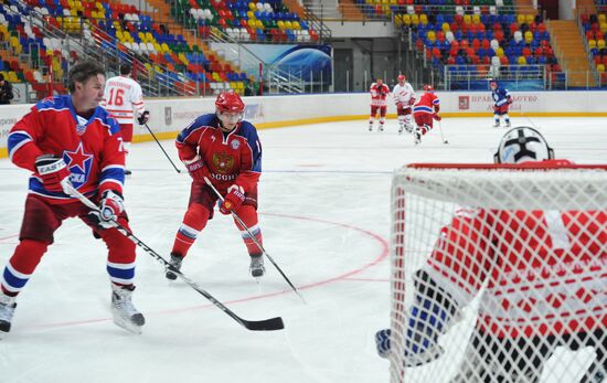 V. Putin joins training session of "Legends of USSR Hockey" club