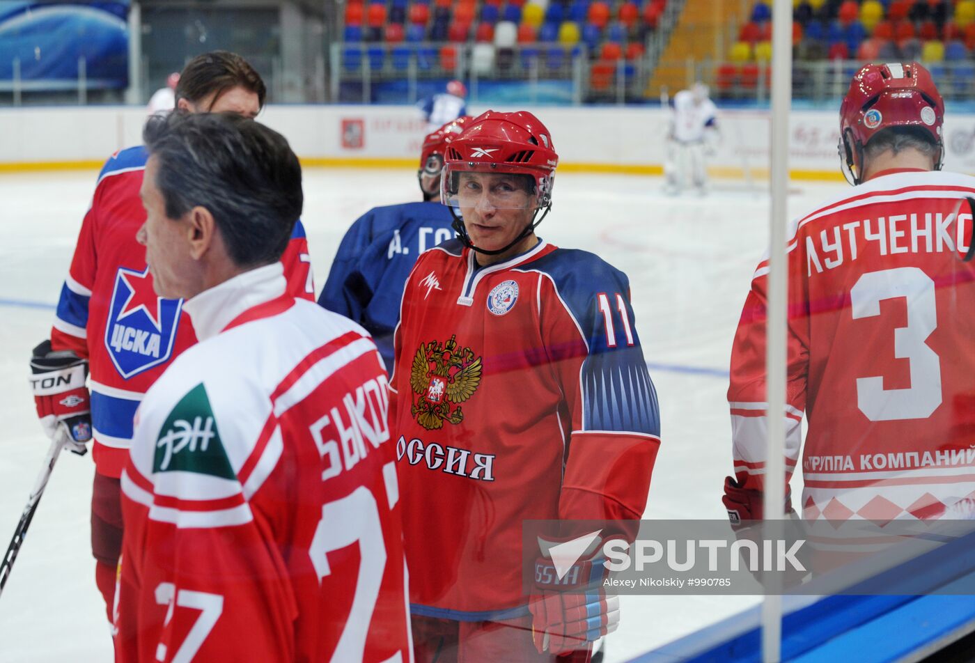 V. Putin joins training session of "Legends of USSR Hockey" club