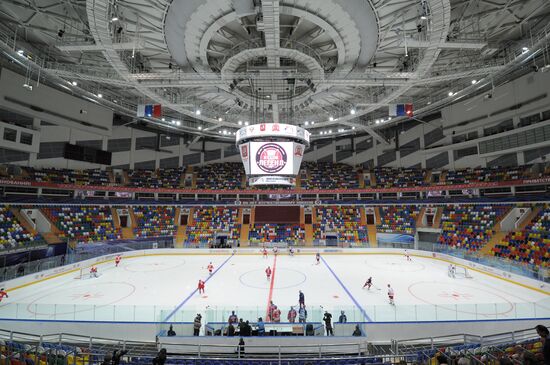 V. Putin joins training session of "Legends of USSR Hockey" club