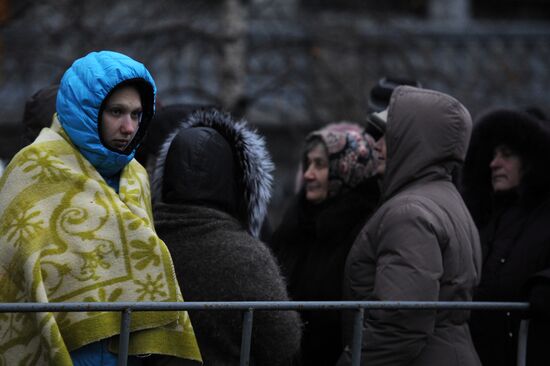 Queue for Girdle of Virgin Mary at Christ the Saviour Cathedral