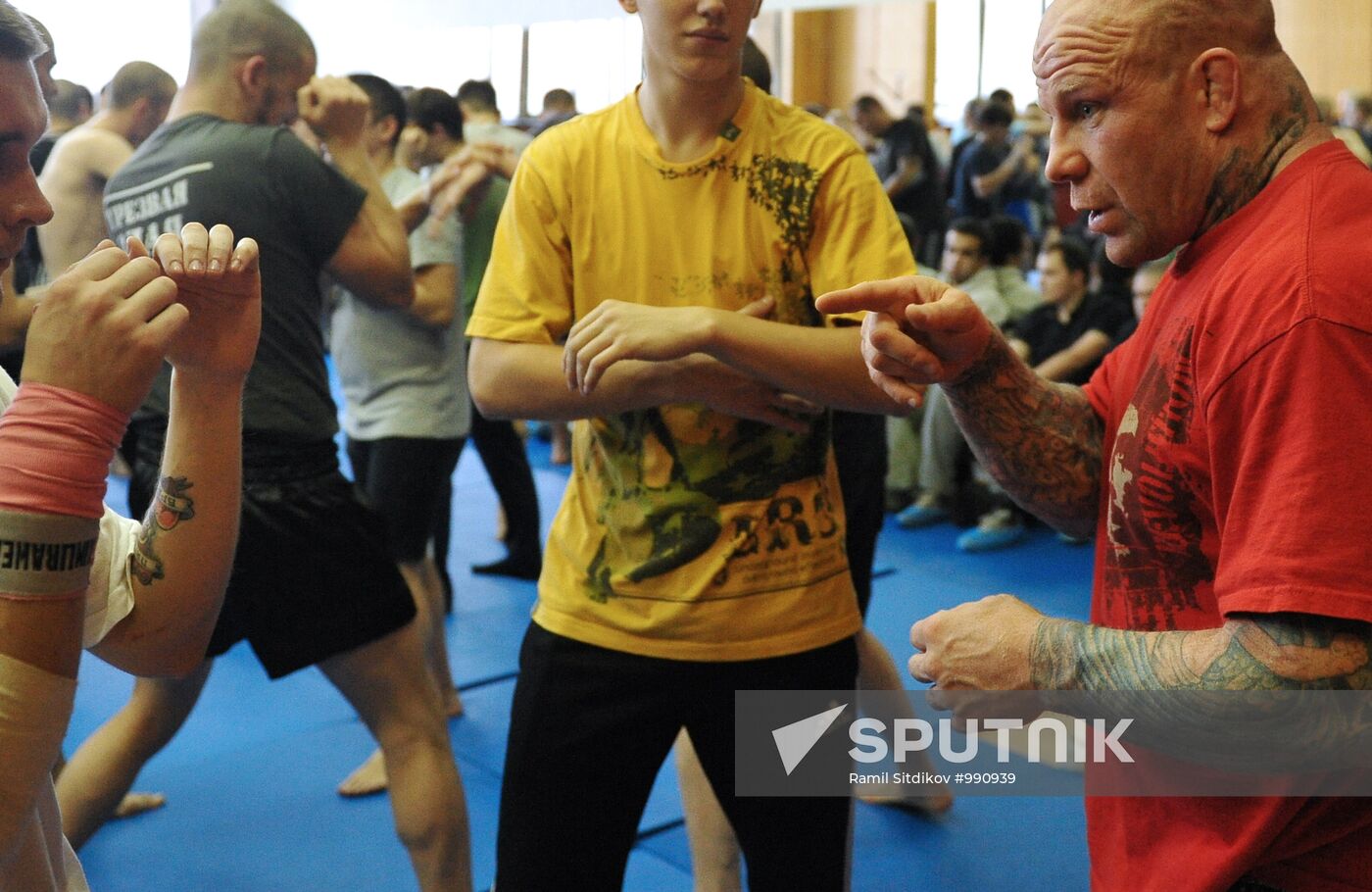 American MMA fighter J.Monson gives masterclass in Moscow